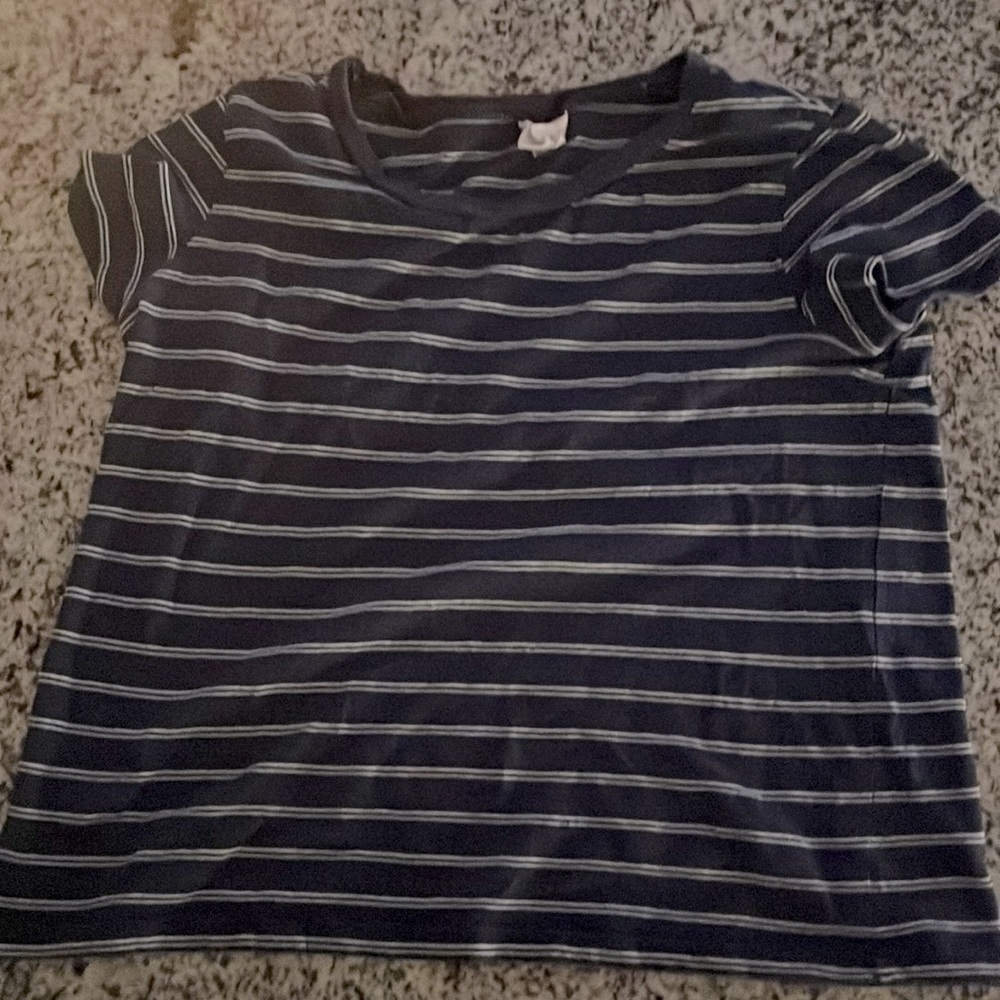 Cropped blue shirt